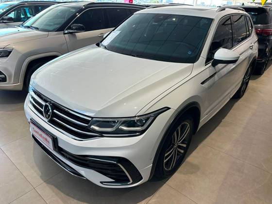 VOLKSWAGEN TIGUAN 2.0 300 TSI GASOLINA ALLSPACE R-LINE AUTOMÁTICO VOLKSWAGEN TIGUAN 2.0 300 TSI GASOLINA ALLSPACE R-LINE AUTOMÁTICO